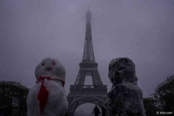 Fire alarm scare forces evacuations from Eiffel Tower