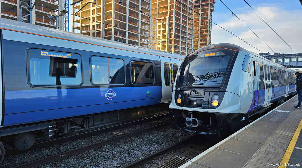 Elizabeth line passenger ran along platform after getting hand stuck in doors