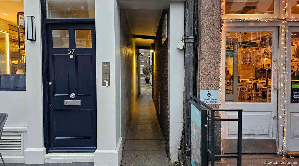 London’s Alleys: Grotto Passage, W1