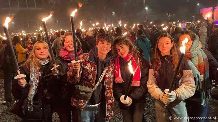 Lichtjes en fakkels in Brabant voor de vrede: 'Vrijheid is niet gratis'