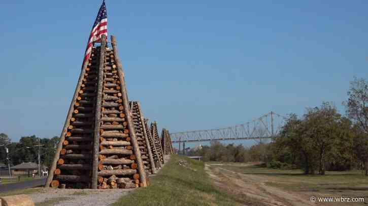 Bonfires on the Levee light the way for Papa Noel