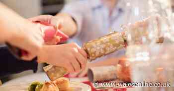 How to correctly pull Christmas cracker – and 'ideal' time to open them today