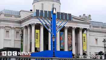 Trafalgar Square menorah dismantled due to wind