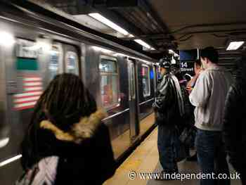 Suspect in custody after 2 people slashed in Grand Central subway station attack on Christmas Eve