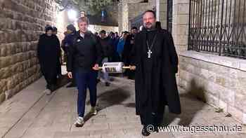 Weihnachten: Mönche tragen zehntausende Namen nach Bethlehem