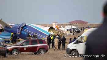 Flugzeugunglück in Kasachstan: 29 Überlebende und Fragen zur Absturzursache