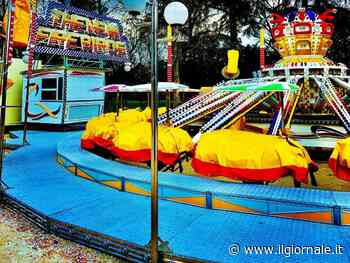 Ancona, cedono i lacci di sicurezza: 27enne sbalzata dalla giostra al Luna park è grave