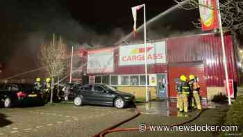 Veel rook bij grote brand in bandenopslag in Bergen op Zoom