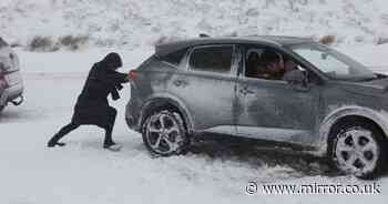 UK weather maps show when 874-mile long wall of snow will strike - only one region spared