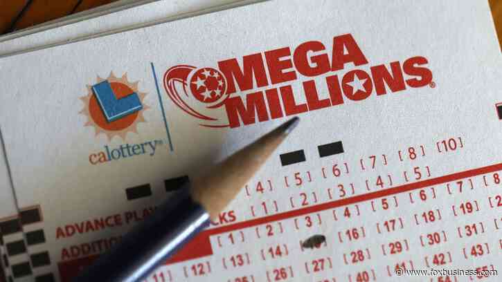 Christmas Eve lottery jackpot nears $1 billion