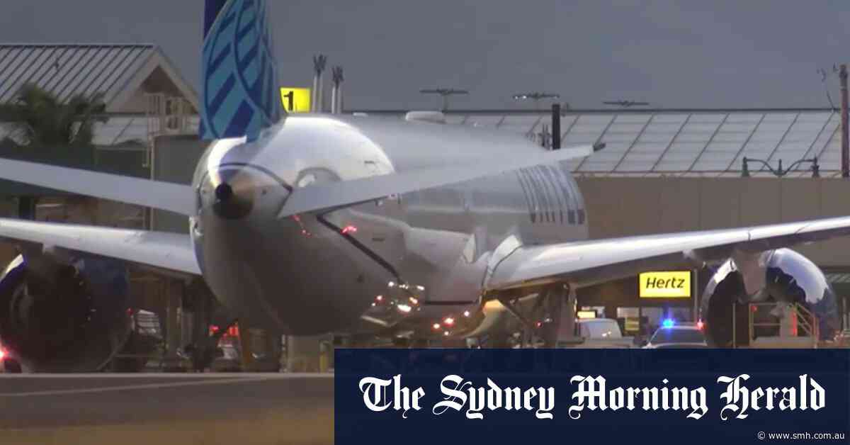 Body found in wheel well of United Airlines plane