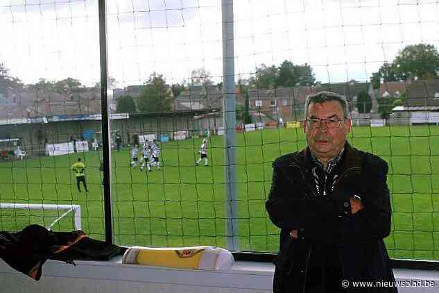 “Ik kan het niet laten, het voetbal is mijn leven”: na carrière als speler en meer dan veertig jaar als afgevaardigde zit Robert Valvekens op zijn 85ste nog altijd aan de inkom van KVC Haacht