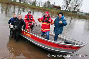 Schwimmen am Weihnachtstag: „Eisvogel“ auf der Weser unterwegs