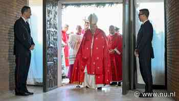 Paus Franciscus opent heilige deur in een van de grootste gevangenissen in Italië