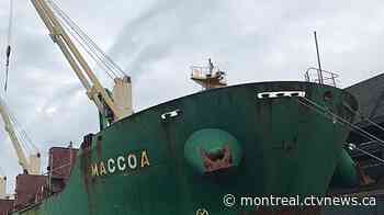 Ship remains stalled on St-Lawrence River north of Montreal