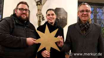 Besondere Aktion zur Weihnachtszeit: Sternenkinder wird in St. Georg in Freising mit Holzstelen gedacht