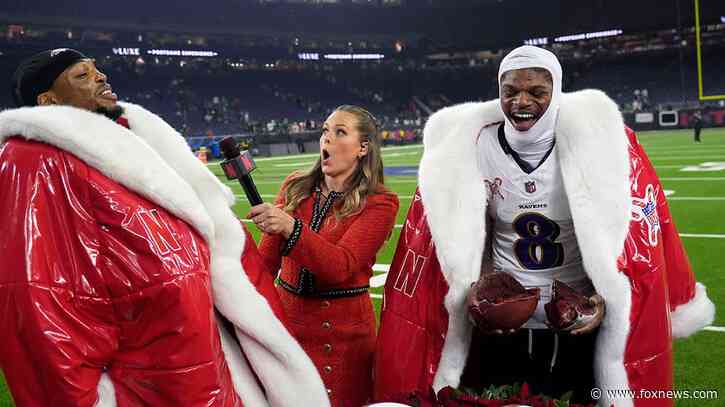 Ravens' Lamar Jackson, Derrick Henry refuse to eat Netflix football cake in awkward moment