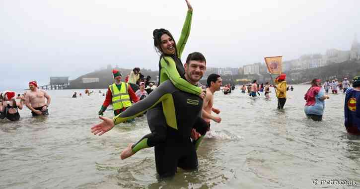 Former Royal Marine proposes to girlfriend at Boxing Day swim