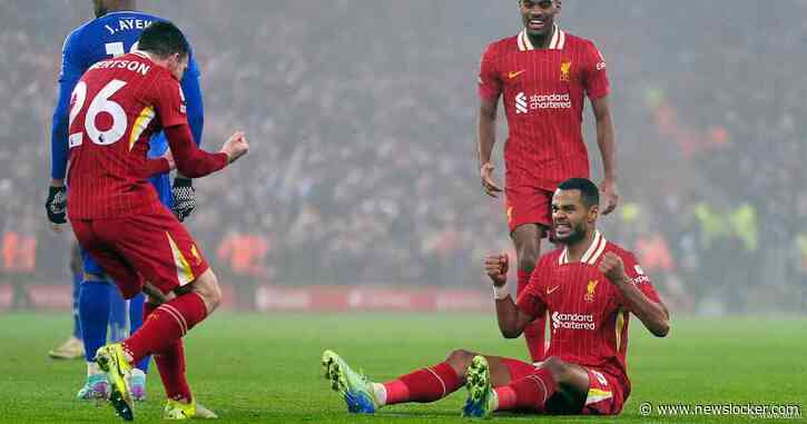 Titelkoorts op Anfield: uitblinkende Cody Gakpo helpt Liverpool aan kerstzege op Ruud van Nistelrooij