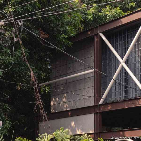 Gridded steel frame envelops Indian home by 3dor Concepts