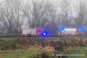 Auto in de berm op aansluiting E313 en E34, linkerrijstrook versperd