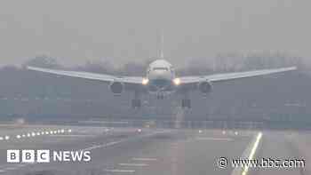 Fog causes disruptions to UK flights for second day