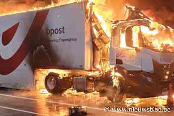 Vrachtwagen van Bpost uitgebrand