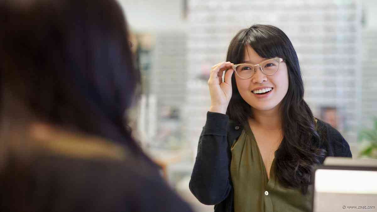 Getting New Glasses? How to Pick the Best Glasses for Your Face Shape and Skin Tone