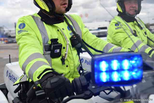 Bestuurder zonder rijbewijs negeert politie en rijdt toch door, auto geïmmobiliseerd