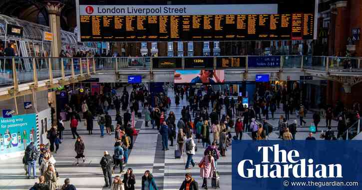 Working from roam: more people logging on from UK airports and railway stations