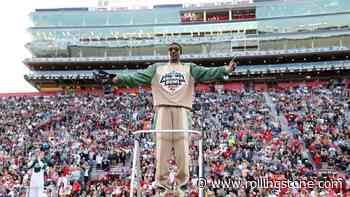 Watch Snoop Dogg Take Over the Arizona Bowl