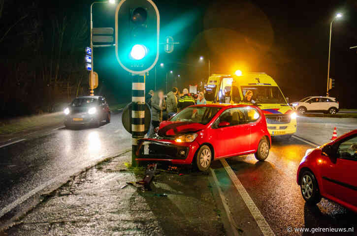 Automobilist ramt verkeerslicht