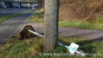 Fall von Vandalismus an großer Straße in Wolfsburg