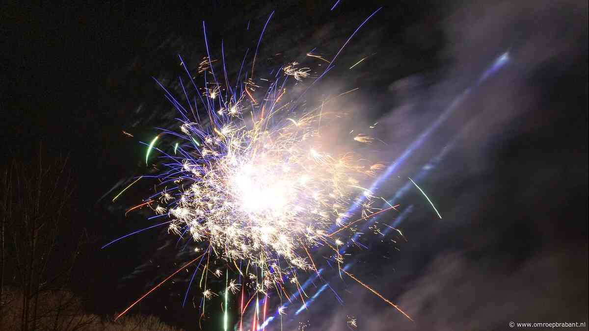 Het wil maar niet lukken, vuurwerkshow weer afgelast door harde wind