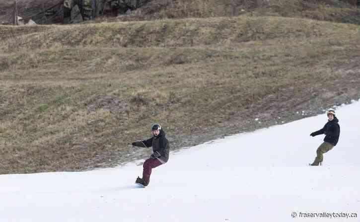 Quebec ski hill operators’ spirits aren’t dampened by rainy and warm weather