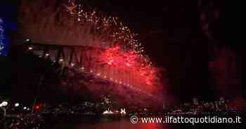 Capodanno 2025, in Australia il tradizionale spettacolo di fuochi d’artificio al porto di Sydney: le immagini