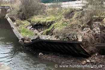 River Hull traffic suspended as bank supports collapse