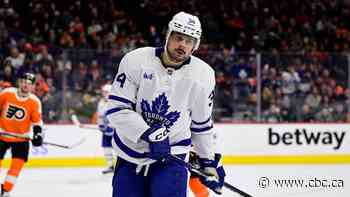 Matthews misses 5th straight game as Maple Leafs place captain on IR with upper-body injury