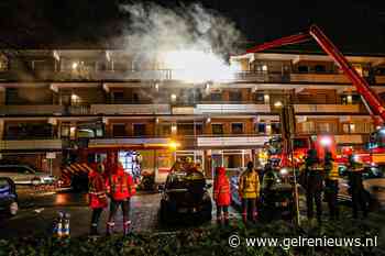 Zwaargewonde man uit brandende woning gehaald