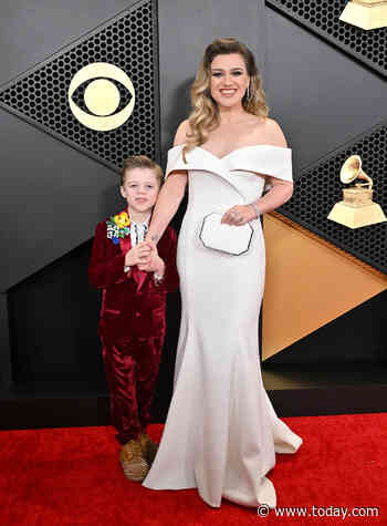 Kelly Clarkson reveals the stage name her son gave himself on Grammys red carpet