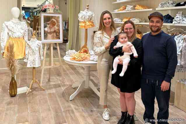 Baby’phine lanceert collectie ter ere van overleden kleuter Daisy: “Ze was hier altijd een erg enthousiast model”