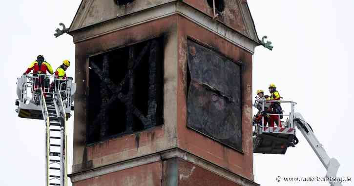 Brand in Seniorenheim – Feuerwehr sichert Teile an Turm