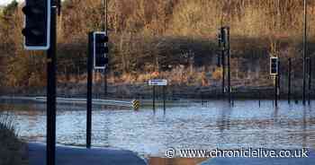 A189 flooding damages traffic lights as public warned not to use pedestrian crossings