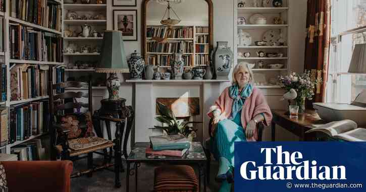 Dame Rosalind Savill obituary