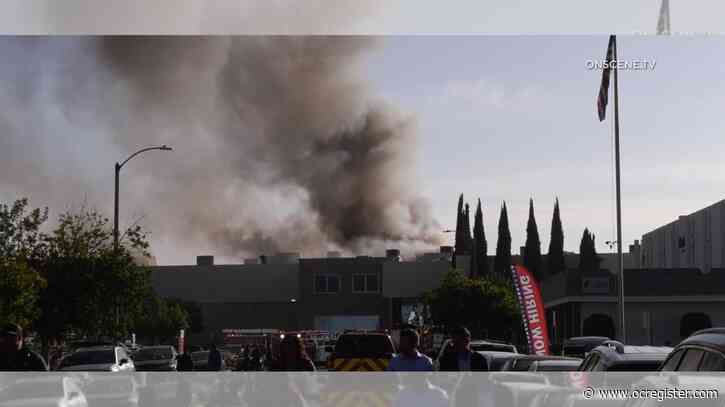 Small plane crashes into Fullerton building near aiport