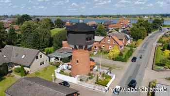 Wohnen mit Aussicht: Wasserturm an der Elbe zu verkaufen