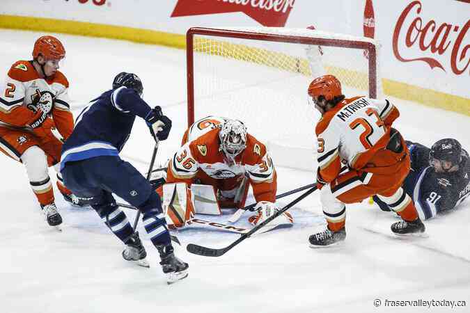 Veteran goalie John Gibson giving Anaheim Ducks ‘sense of calmness’