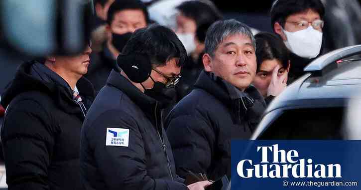 South Korean investigators halted as impeached president defies arrest warrant – video