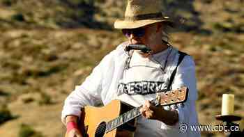 After snubbing Glastonbury, Neil Young says he will, in fact, headline the festival