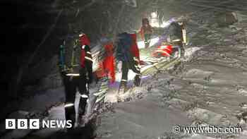 Three rescued on mountain as snow warnings remain